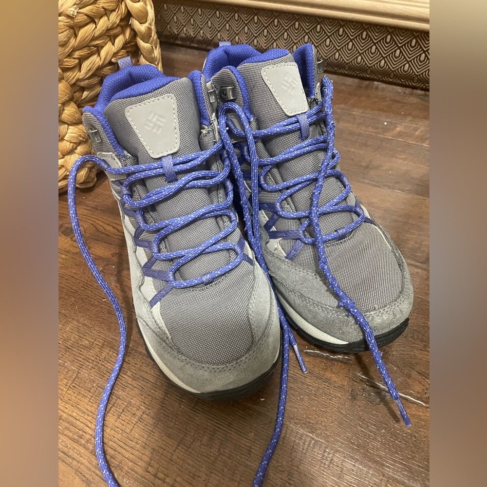 Women’s Columbia hiking boots size 6.5